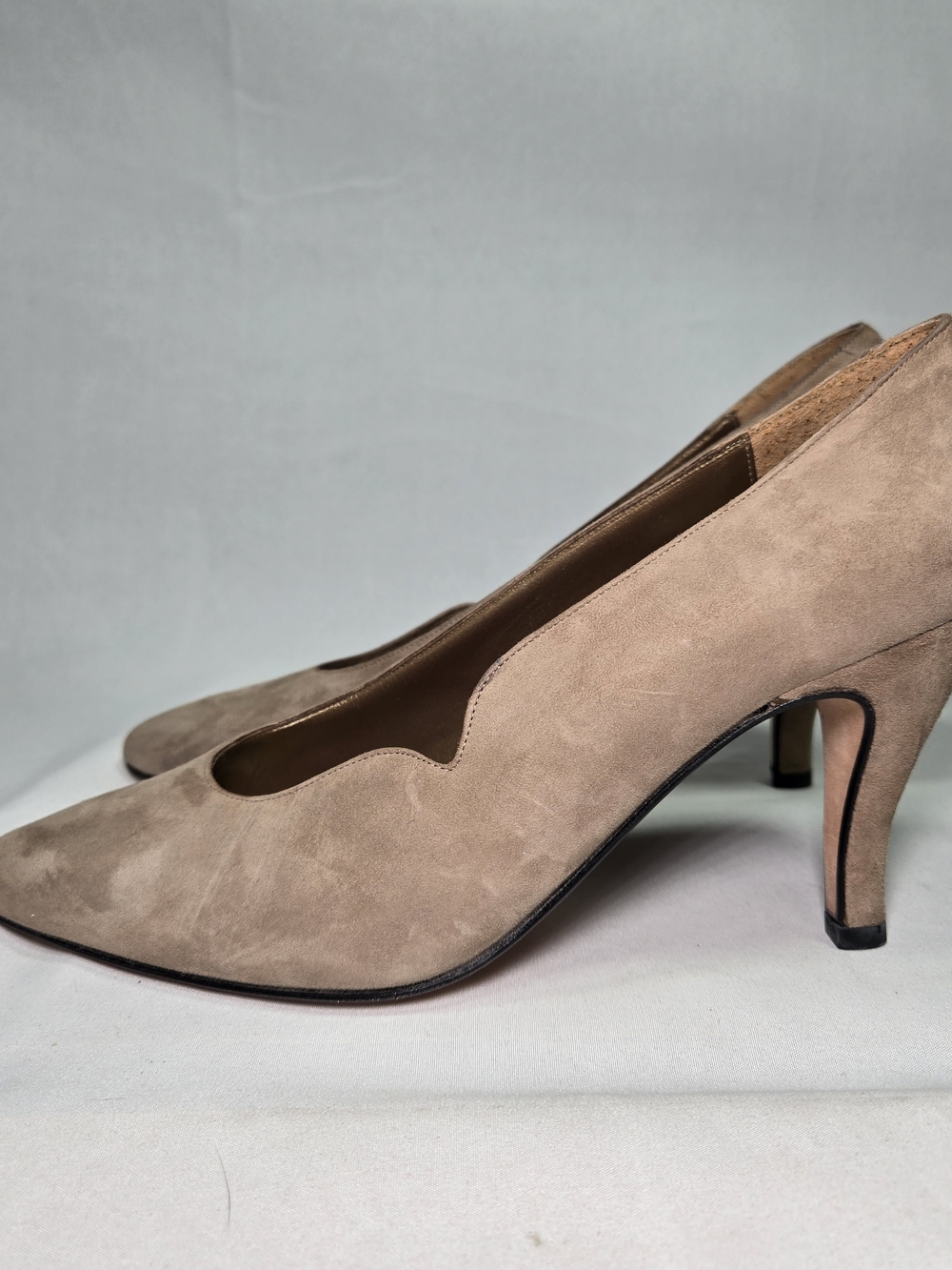 Vintage Paloma Heels Suede Truffle Womens 8 B Italian Leather Luxury Career Date